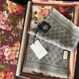 Authentic GUCCI Wool GG Bloom Reversible Scarf w/ Tags in Box, 66"x8"